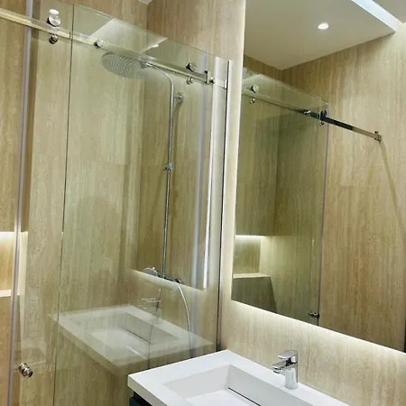 Rose Bianco * 티라나