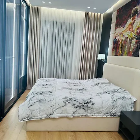 Rose Bianco 티라나